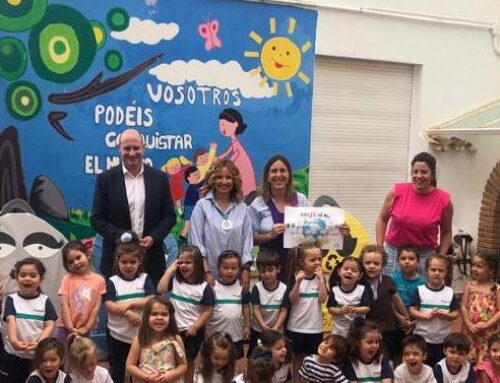 Un total de 230 escolares del centro Pedro Poveda participan en un taller de fomento del reciclaje